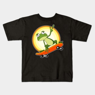 Frog as Skater with Skateboard Kids T-Shirt